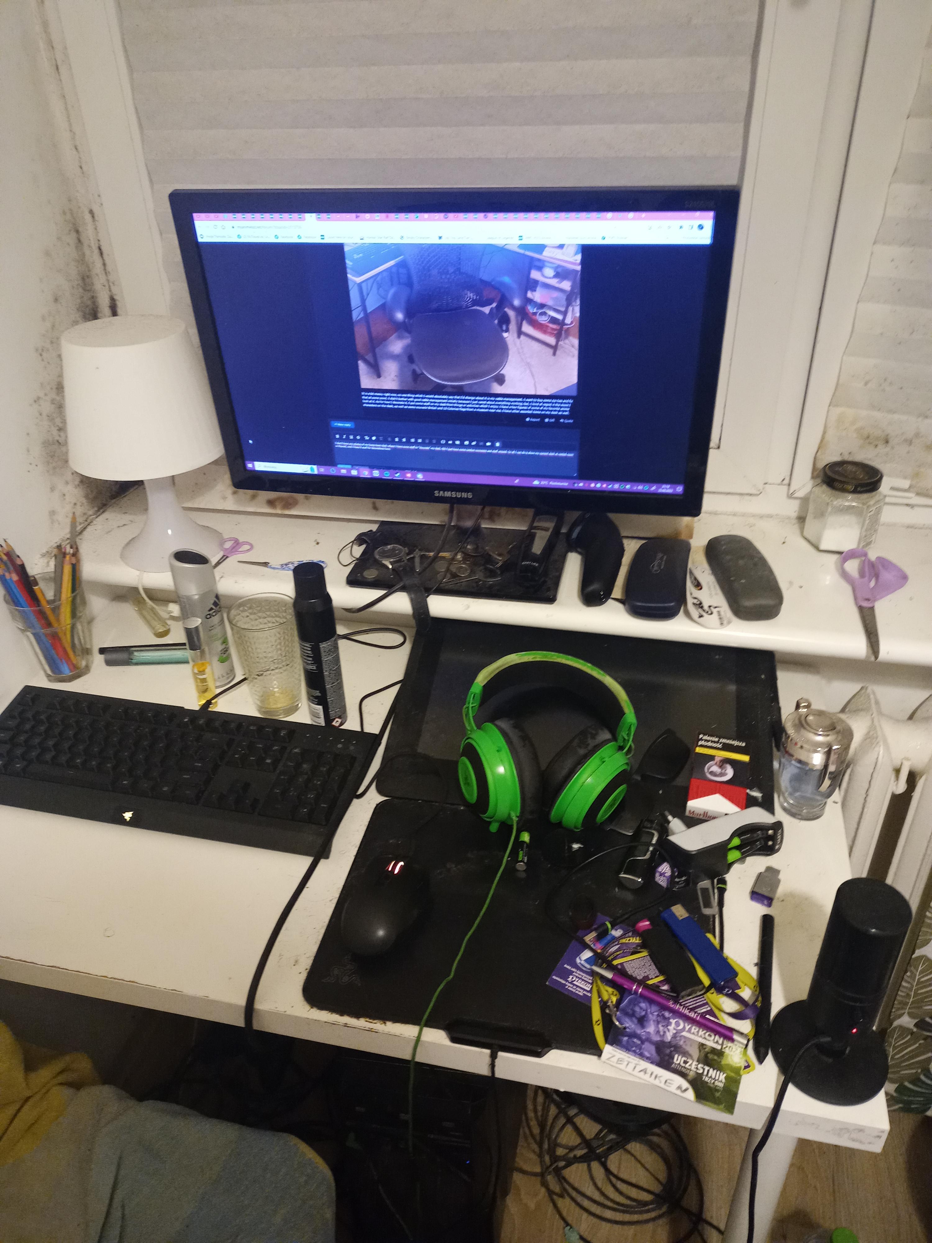 How do you decorate your desk? Would you change anything about it ...